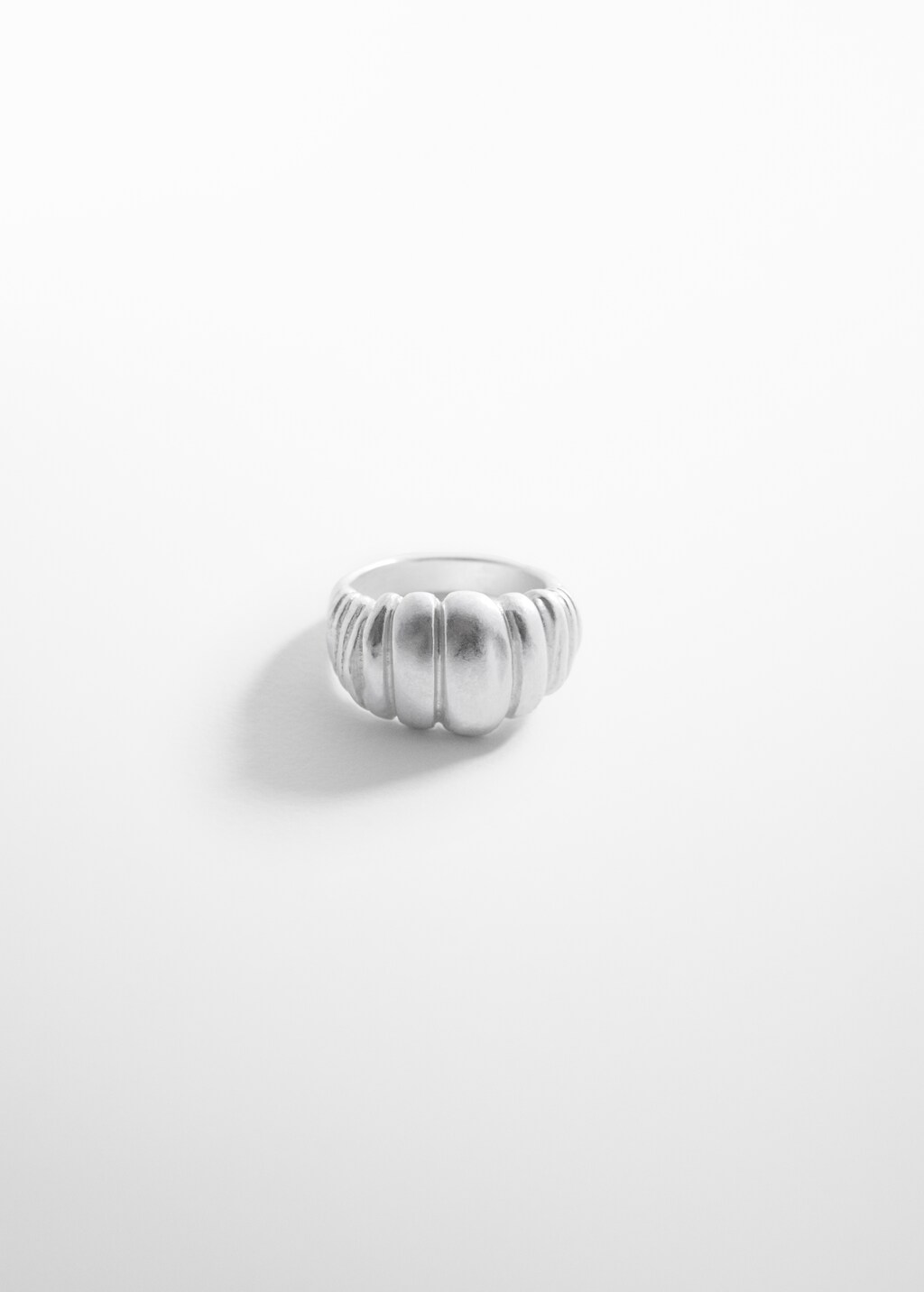 Anillo diseño volumen - Artículo sin modelo