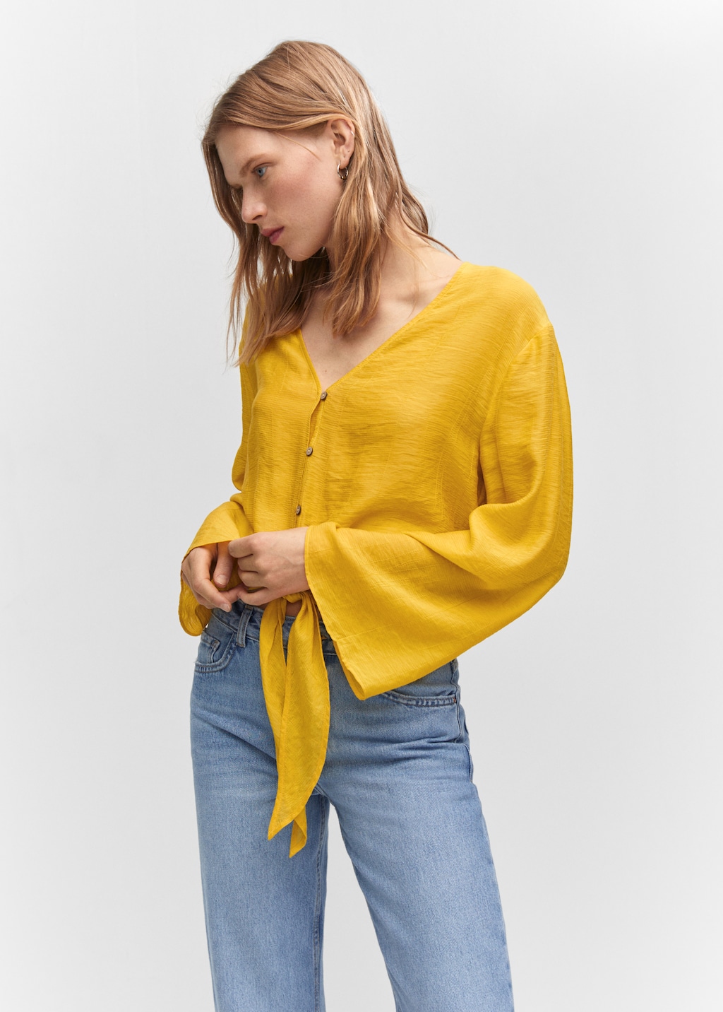 Flared-sleeve blouse with bow - Medium plane