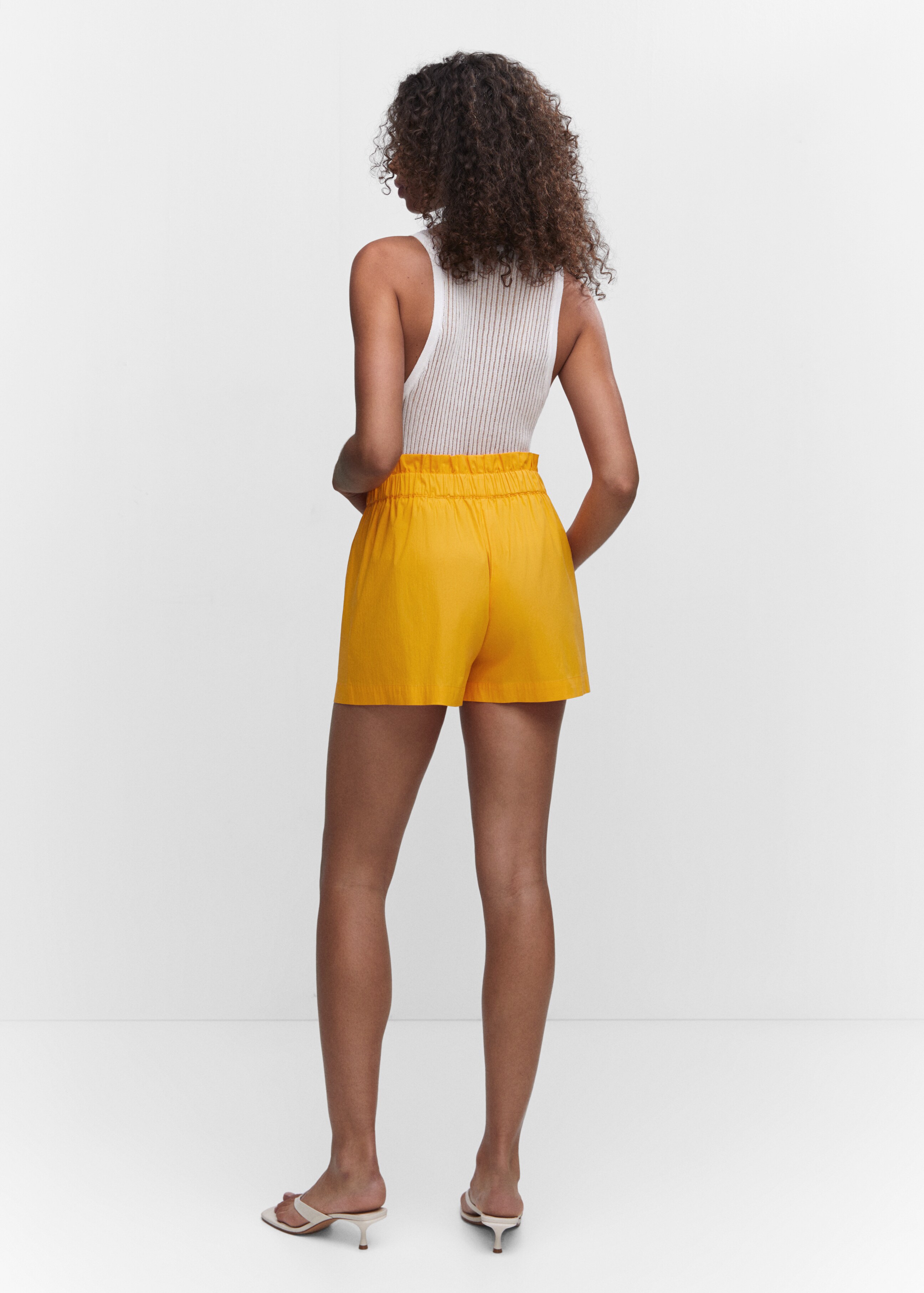 Paperbag-Shorts mit Schleife - Rückseite des Artikels