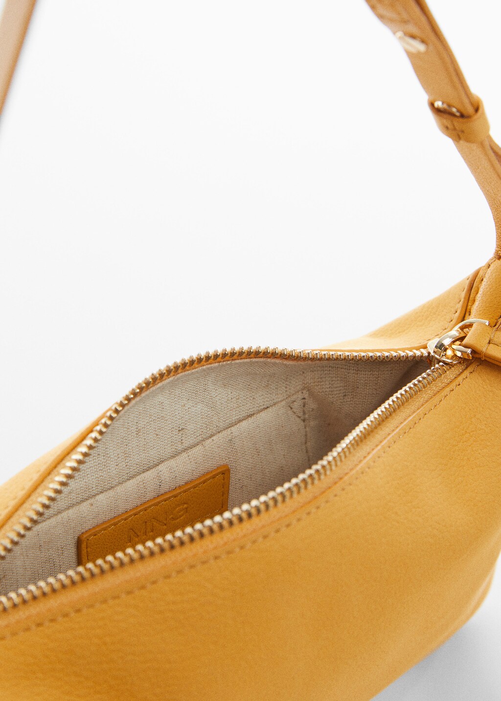 Leather bag with metallic detail - Details of the article 2