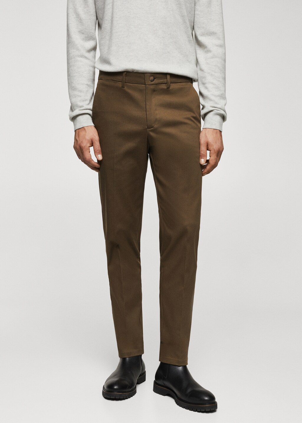 Pantalón chino slim fit - Plano medio