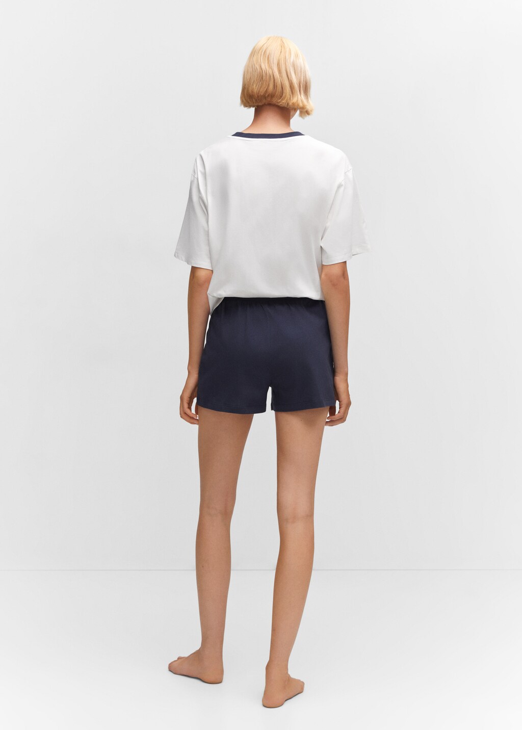 Cotton shorts with elastic waist - Reverse of the article