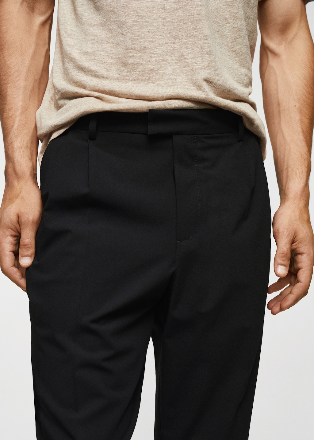 Regular fit pleated cotton trousers - Details of the article 1