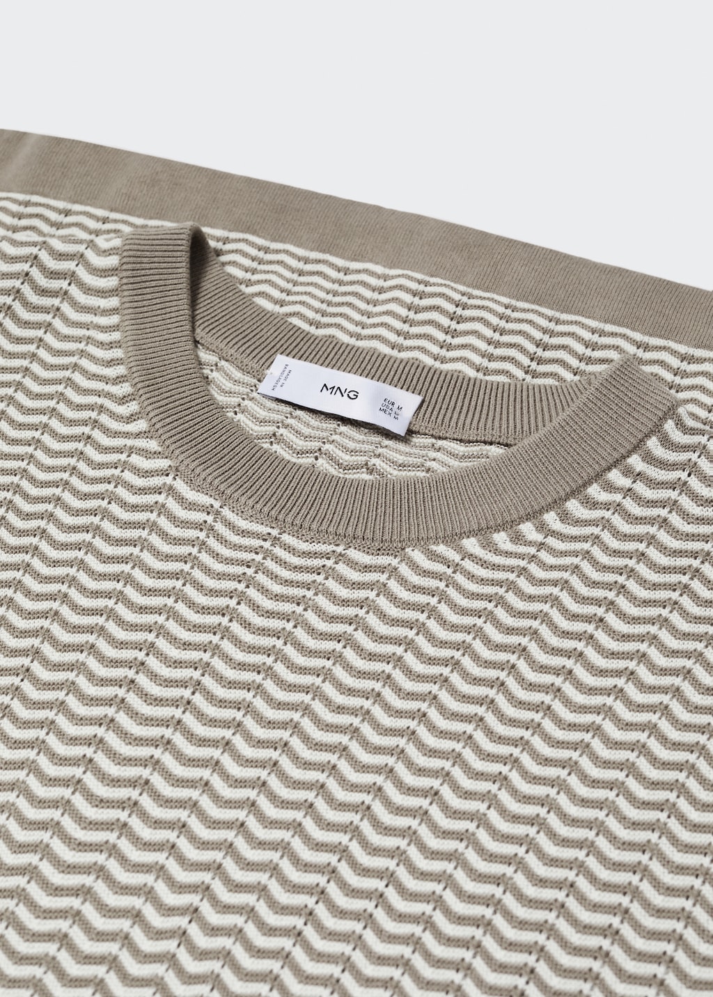 100% cotton t-shirt with zig-zag structure - Details of the article 8