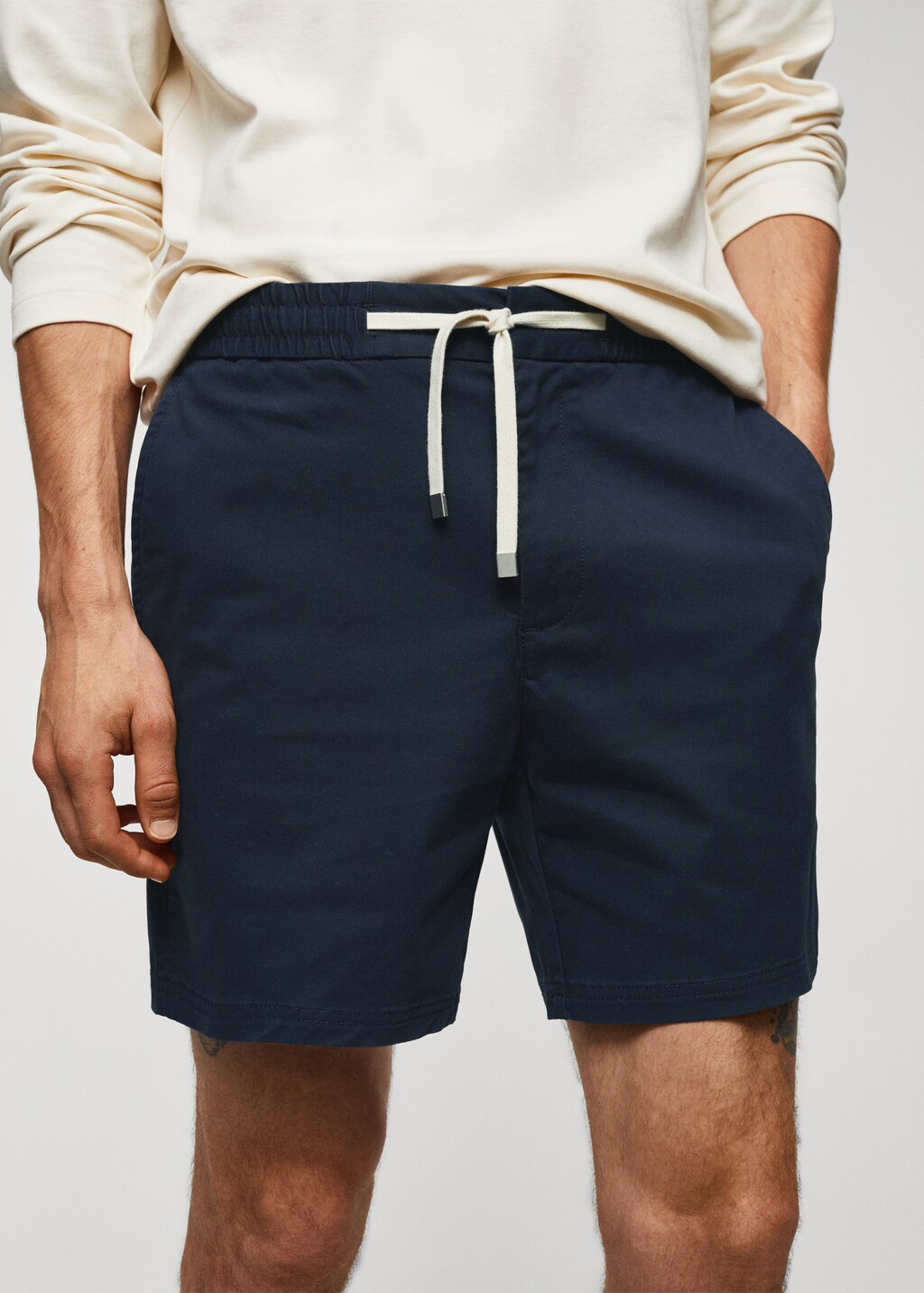 Cotton shorts with drawstring - Details of the article 1