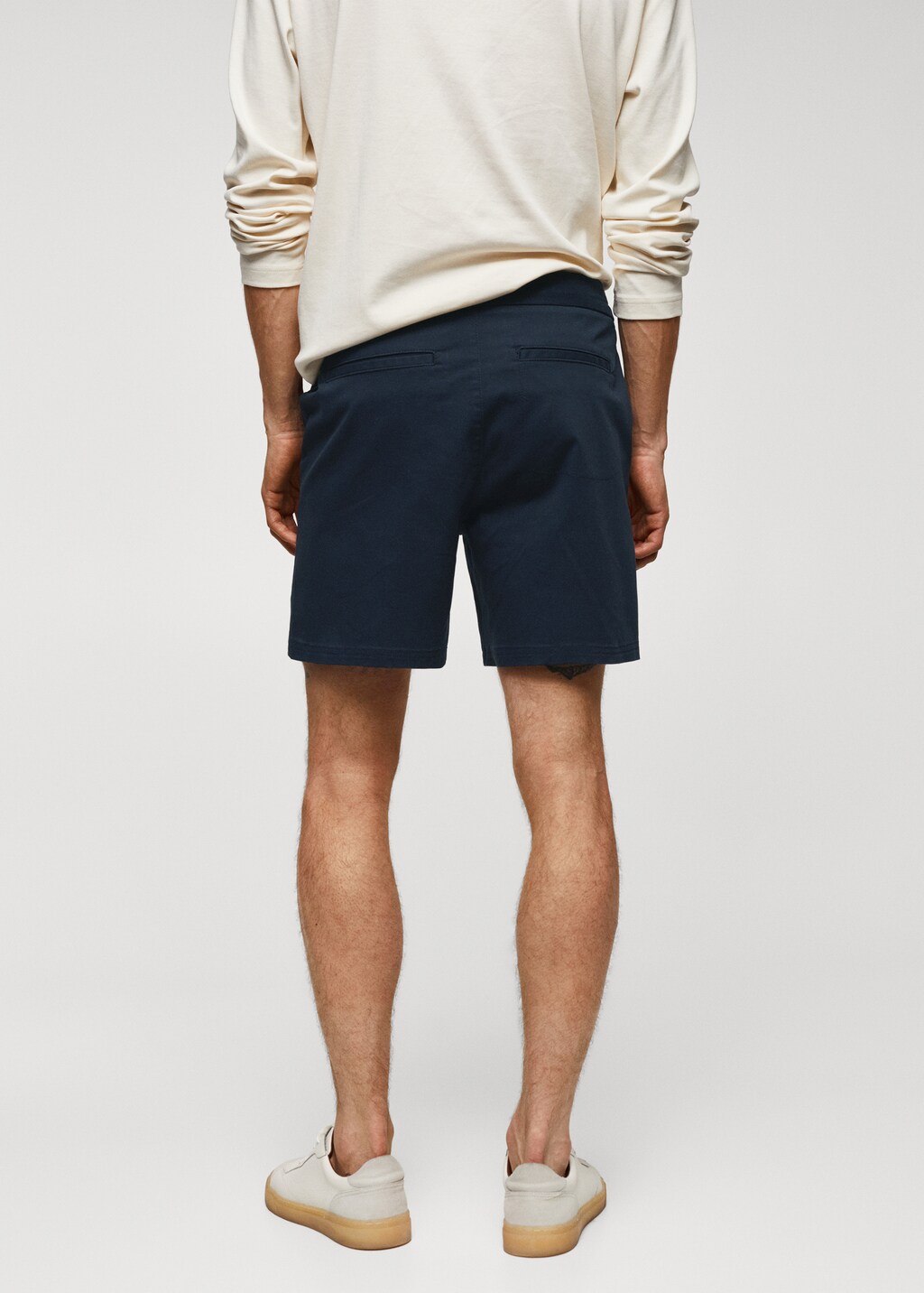 Cotton shorts with drawstring - Reverse of the article