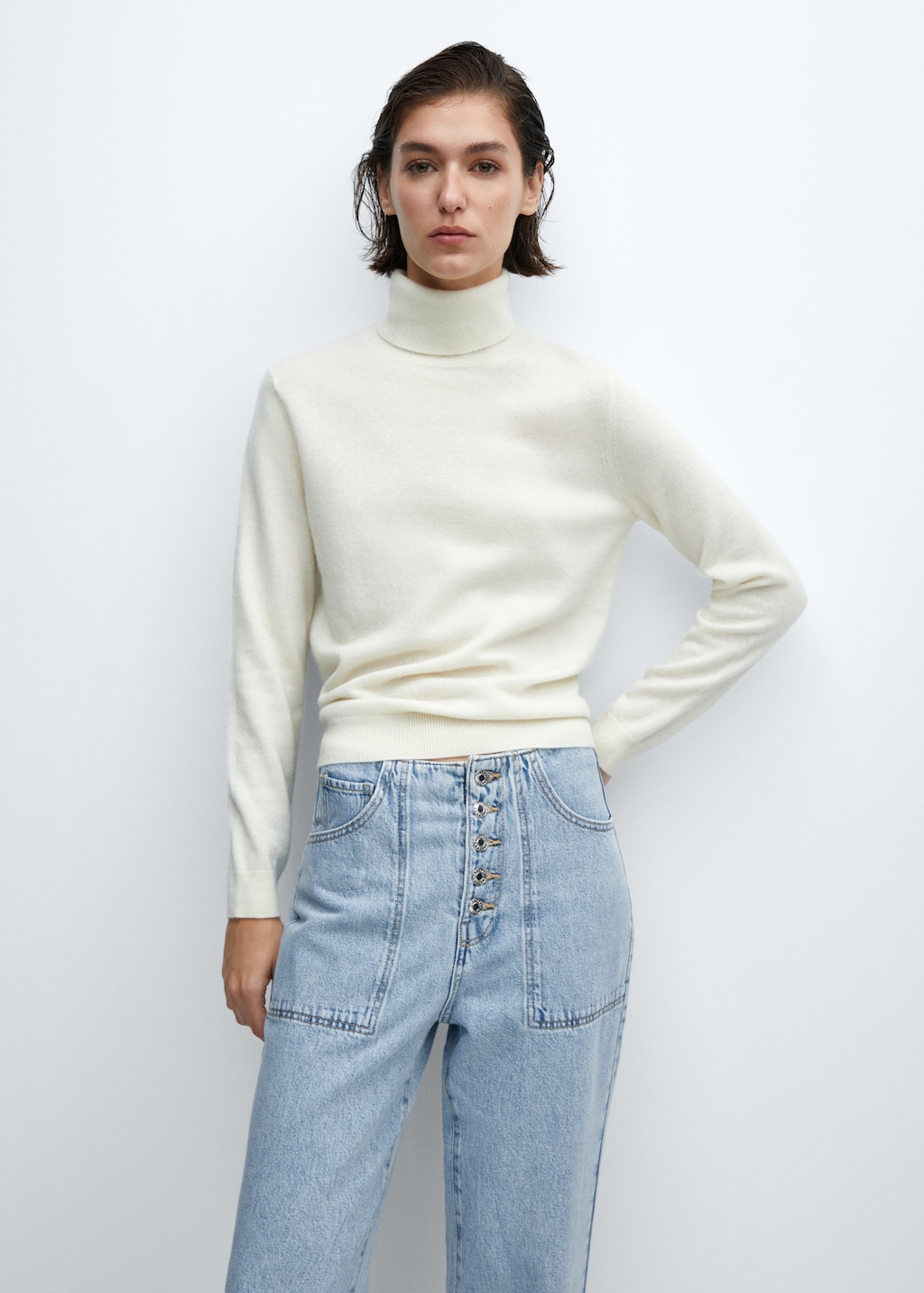 Cropped straight-leg jeans with buttons - Details of the article 1