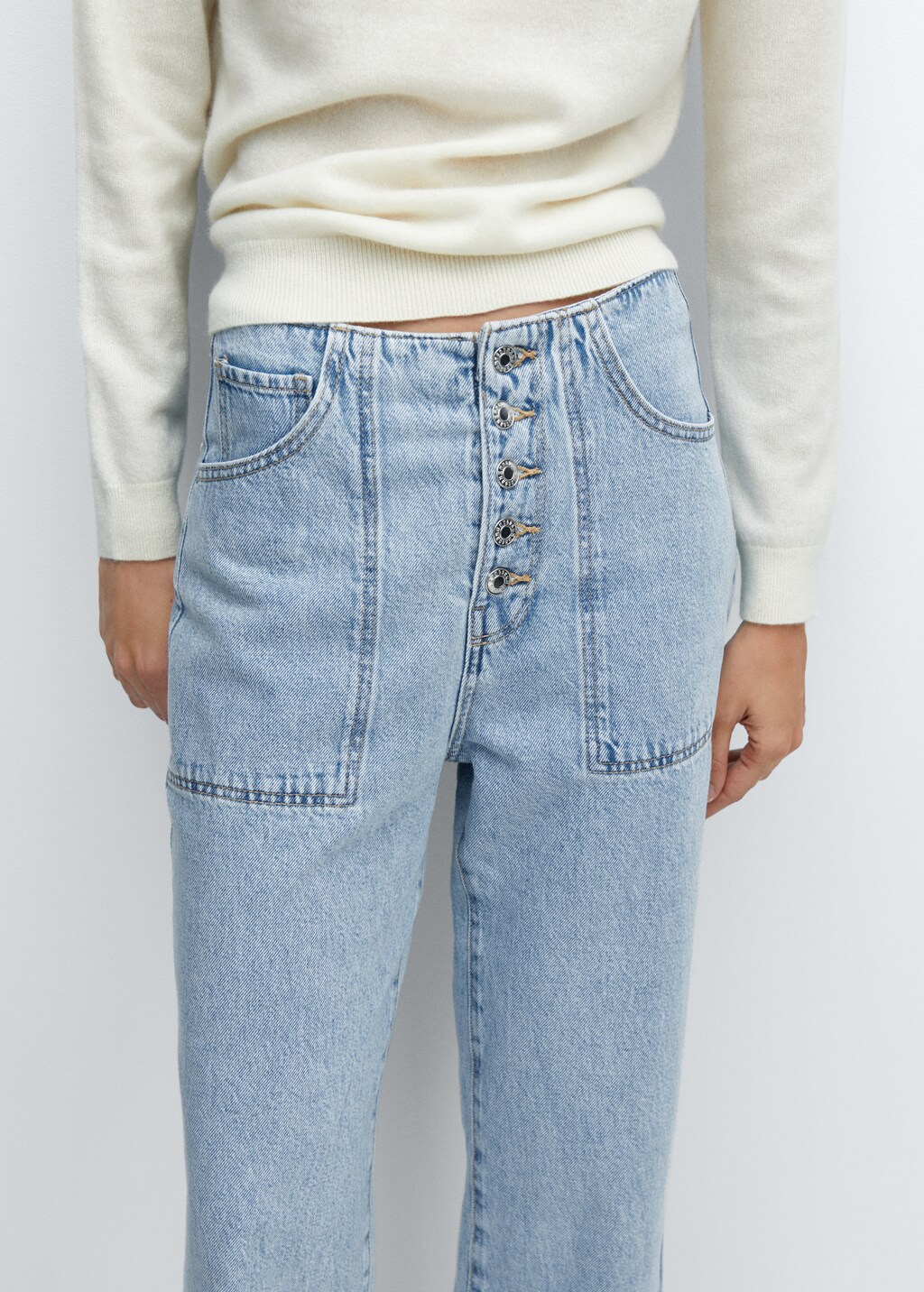 Cropped straight-leg jeans with buttons - Details of the article 6