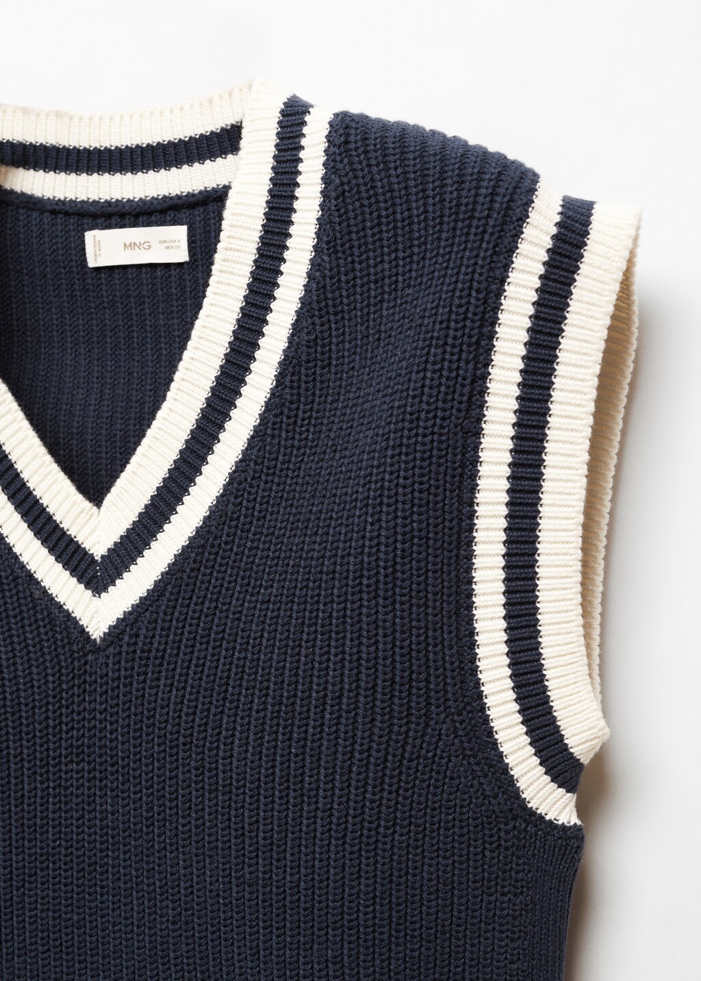 Knitted cotton gilet - Details of the article 8