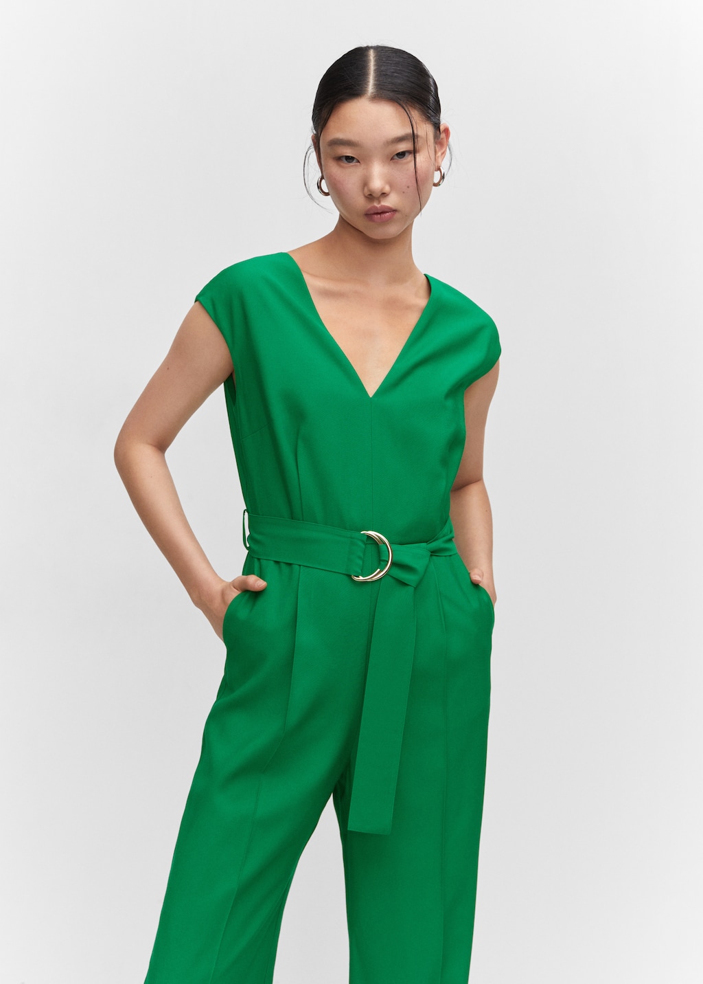 V-neck jumpsuit with belt - Medium plane