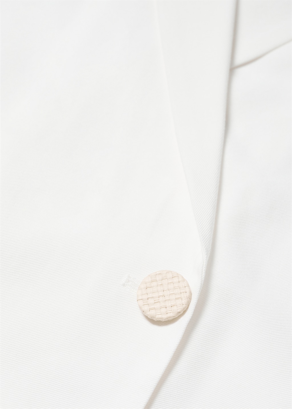 Buttoned wrap dress - Details of the article 8