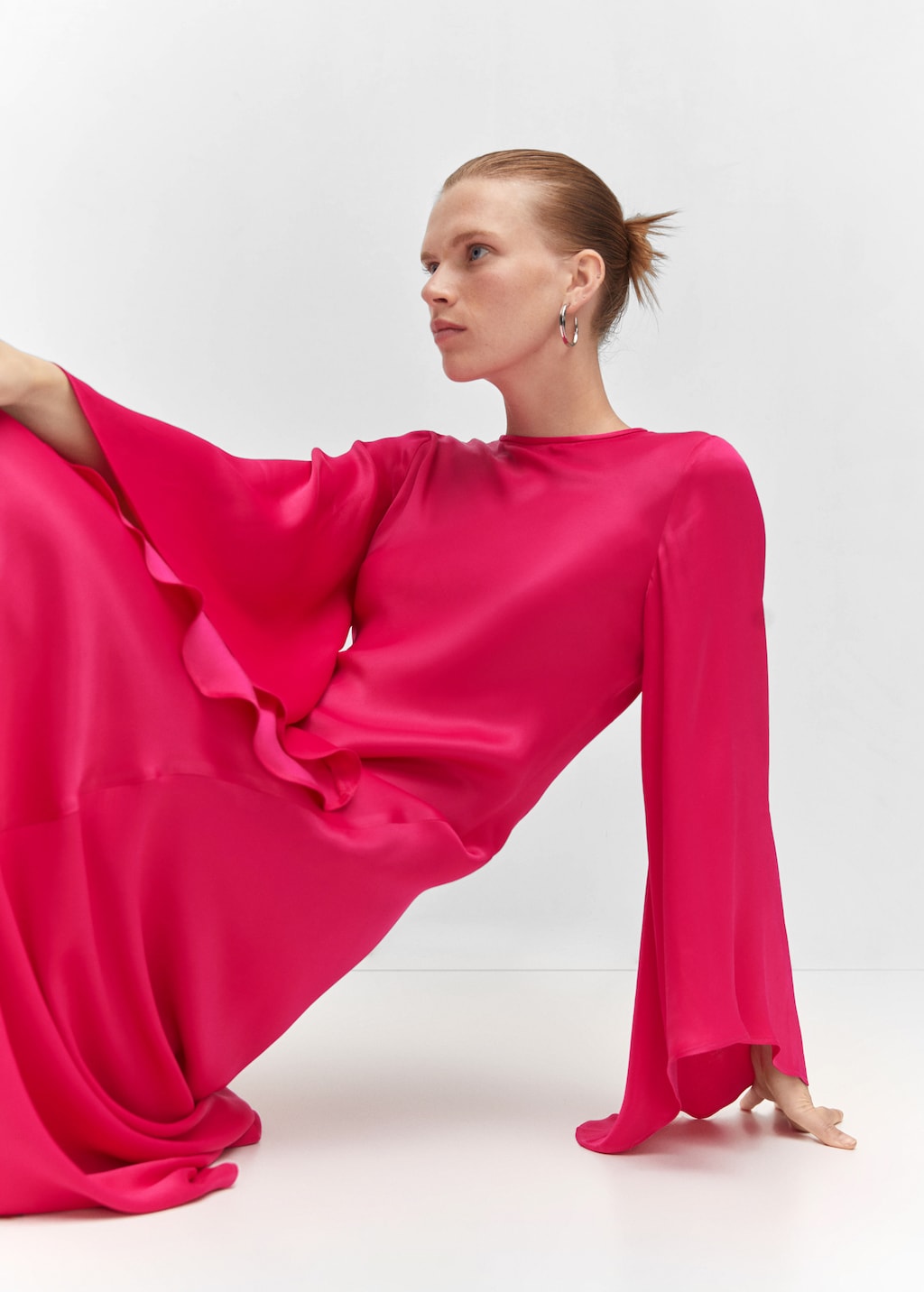 Flared-sleeve satin dress - Details of the article 2