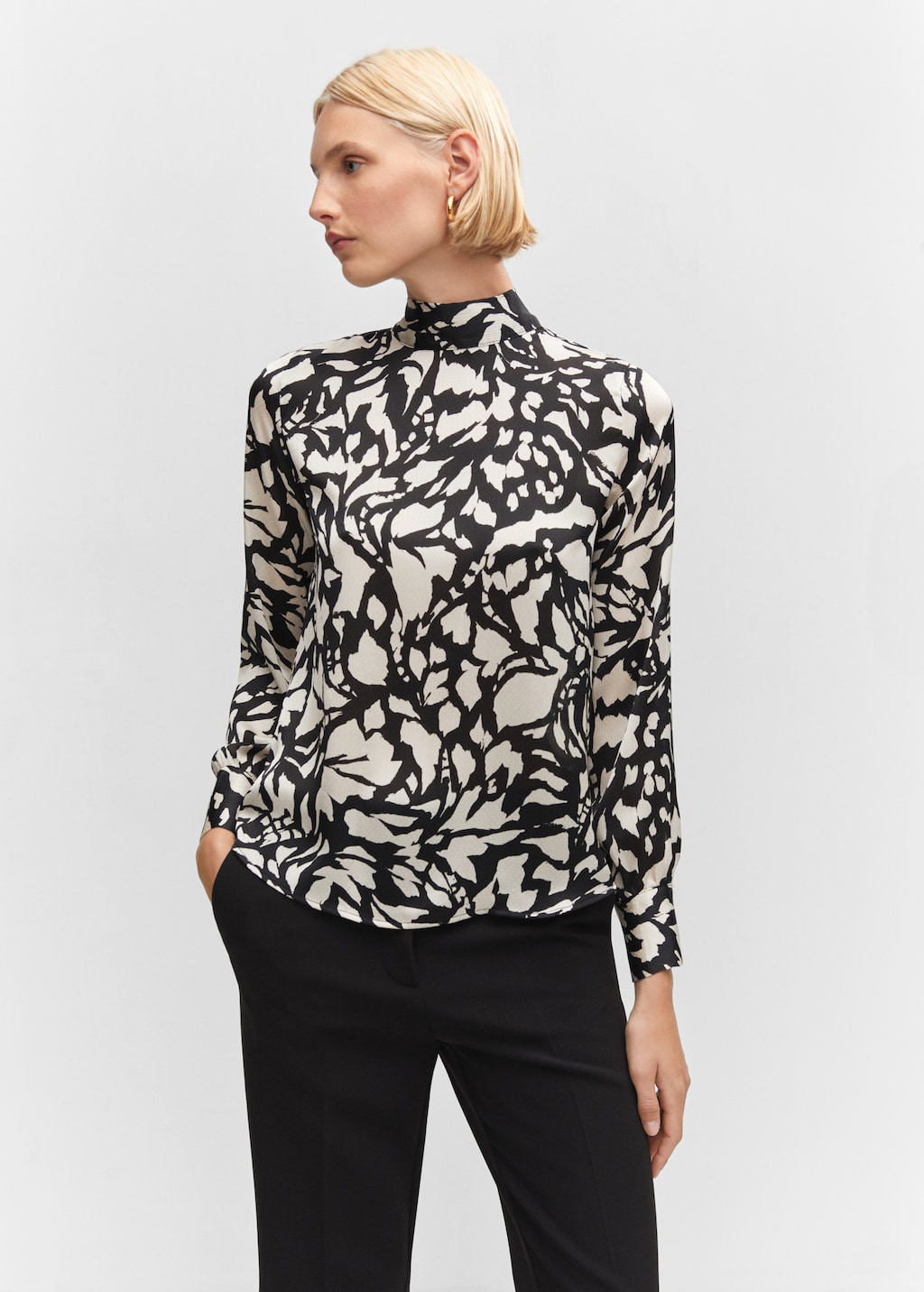 High-neck blouse with bow - Medium plane