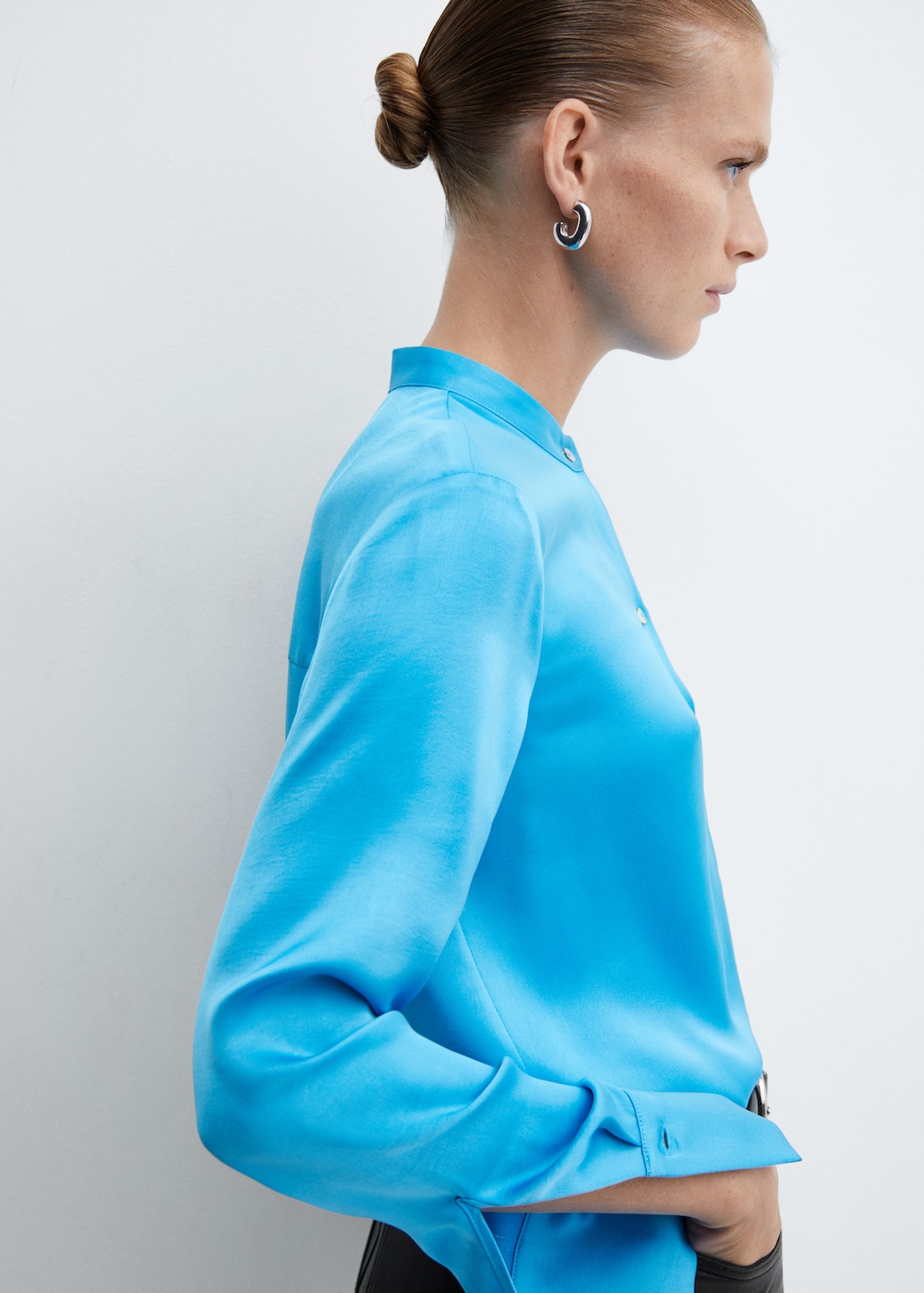 Round-neck satin shirt - Details of the article 6