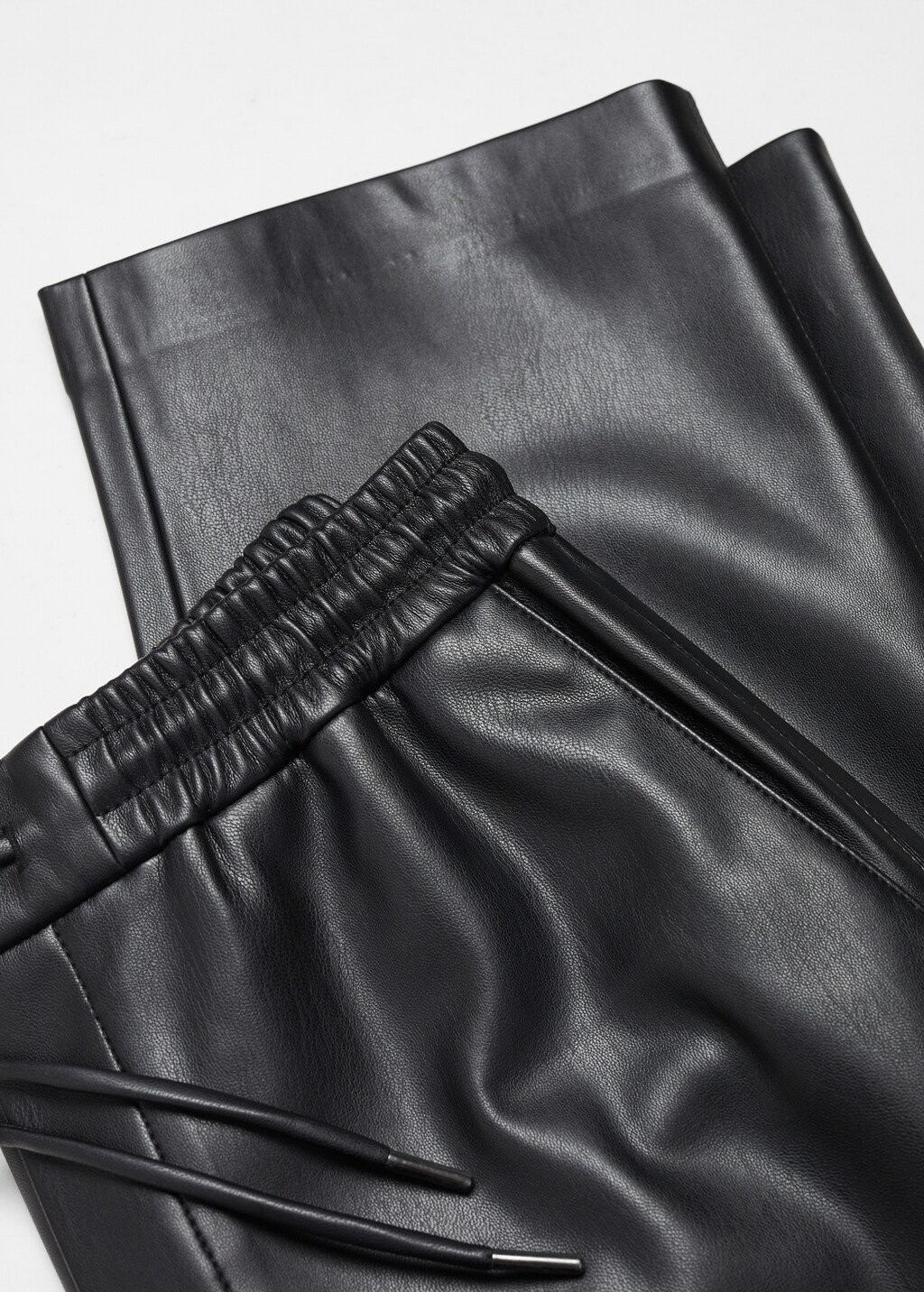 Leather-effect elastic waist trousers - Details of the article 8