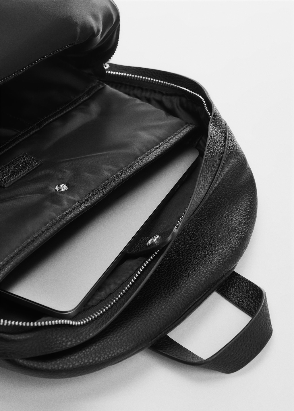 Leather-effect backpack - Details of the article 2