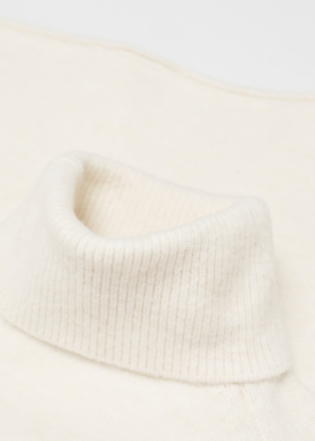 Turtleneck knit sweater - Details of the article 8