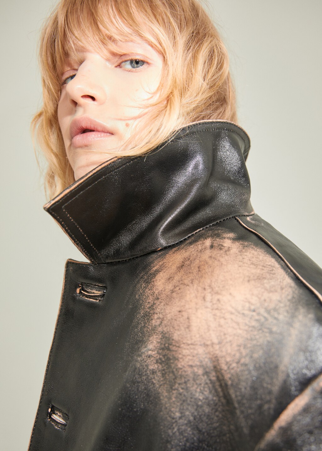 Leather jacket with worn effect - Details of the article 1