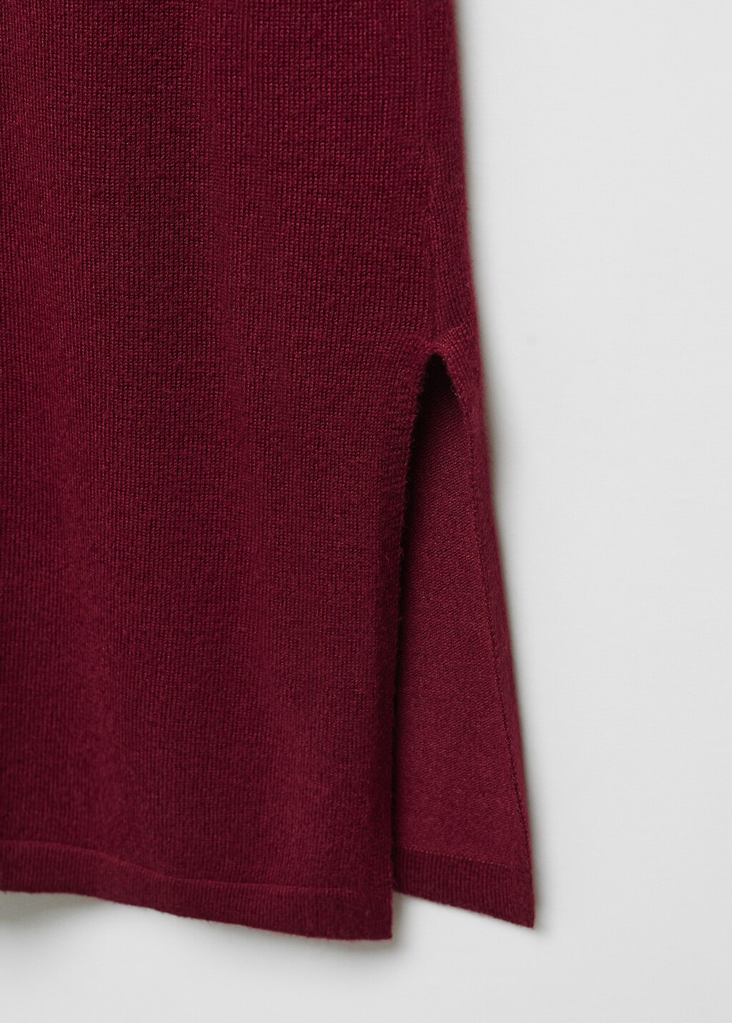 Knitted top with side slit - Details of the article 8