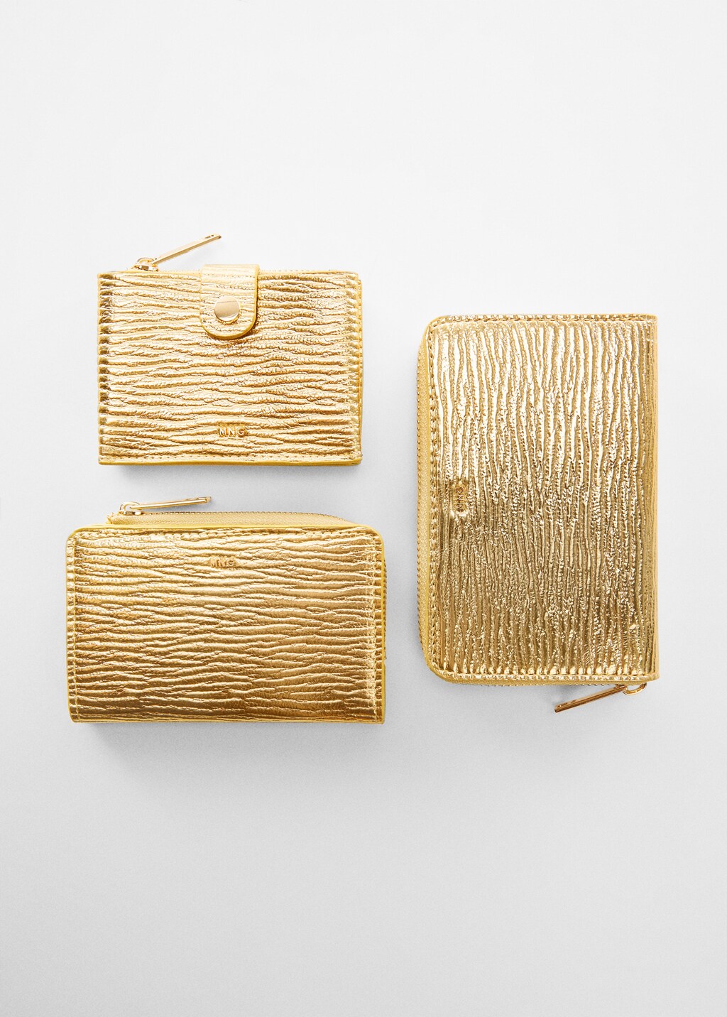 Textured wallet with embossed logo - Details of the article 3