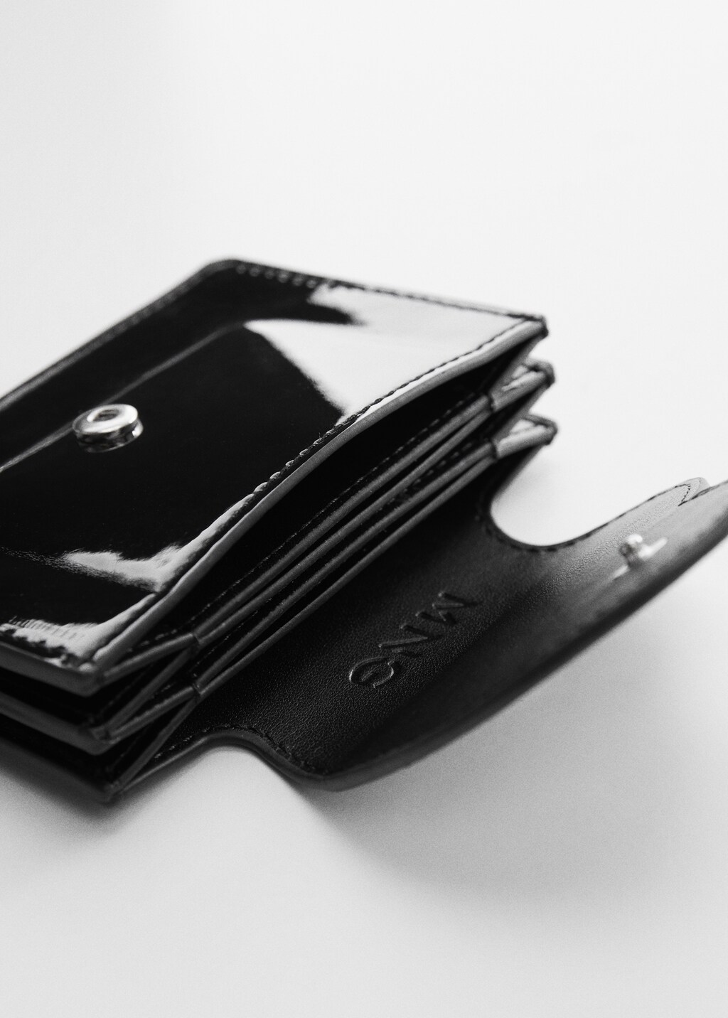 Patent leather card holder - Details of the article 1