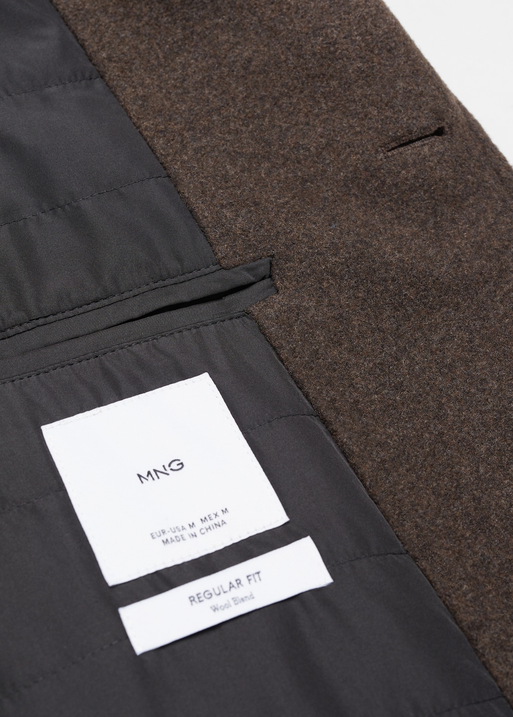 Thermoregulating wool coat - Details of the article 8