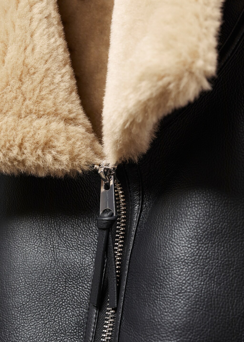 Shearling-lined bomber gilet - Details of the article 8