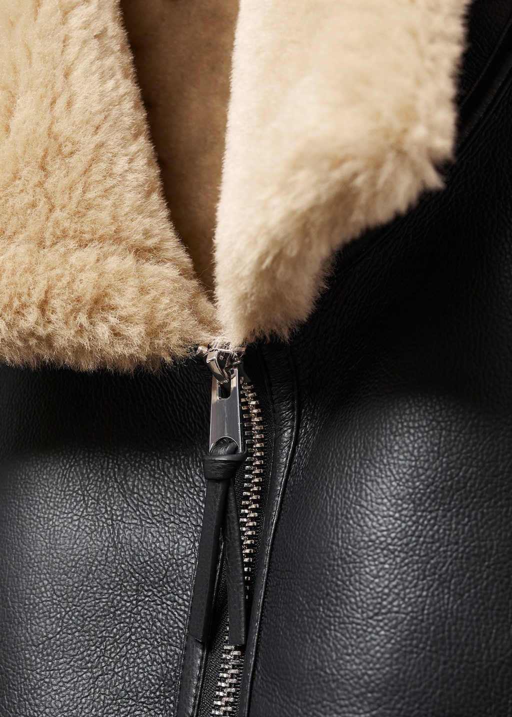 Shearling-lined bomber gilet - Details of the article 8