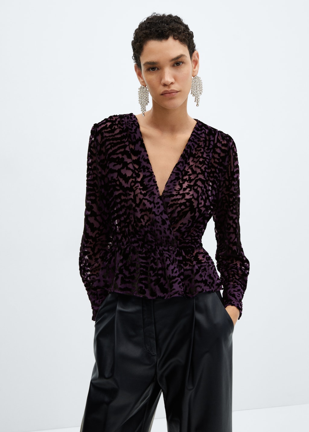 Samtbluse mit Animal Print - Mittlere Ansicht