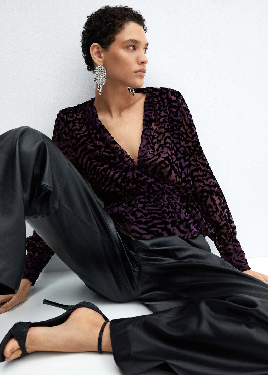 Animal print velvet blouse - Details of the article 2