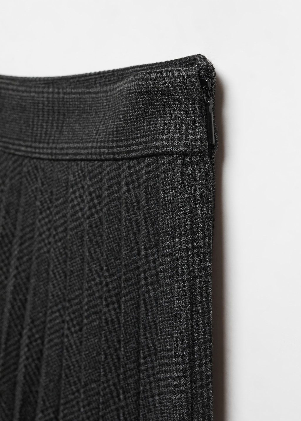 Checked pleated skirt - Details of the article 8