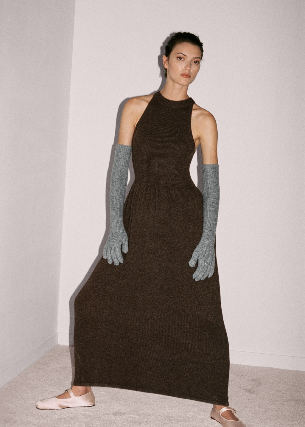 Halter-neck wool dress - Details of the article 7