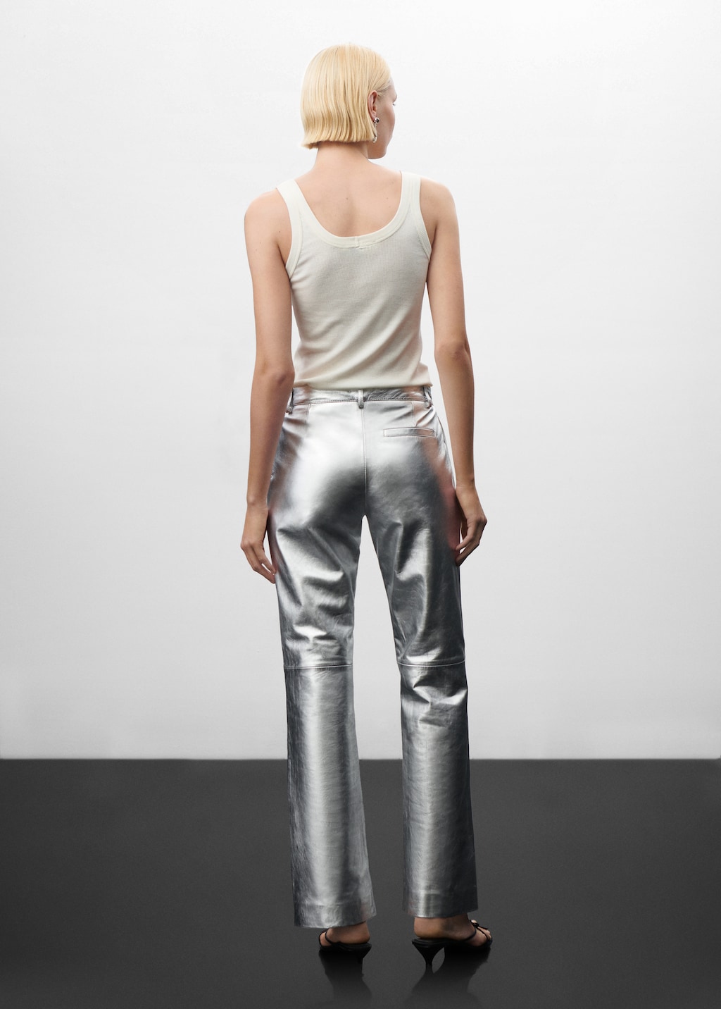 Metallic leather trousers - Reverse of the article