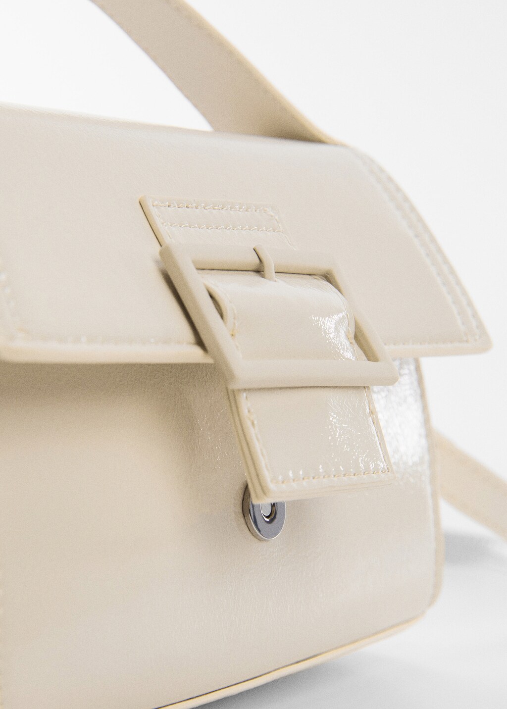 Buckled flap bag - Details of the article 2