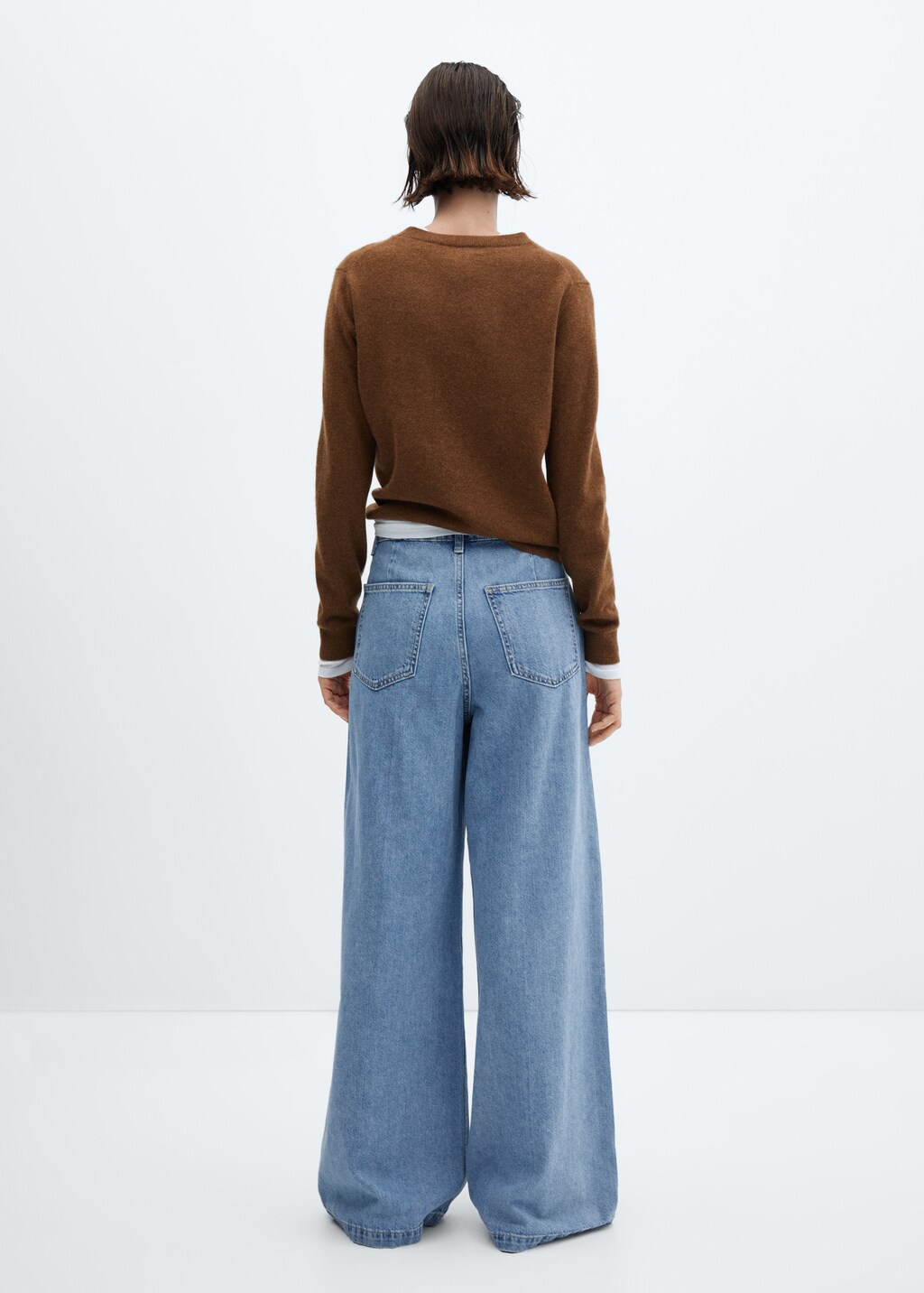 Wide-leg pleated jeans - Reverse of the article