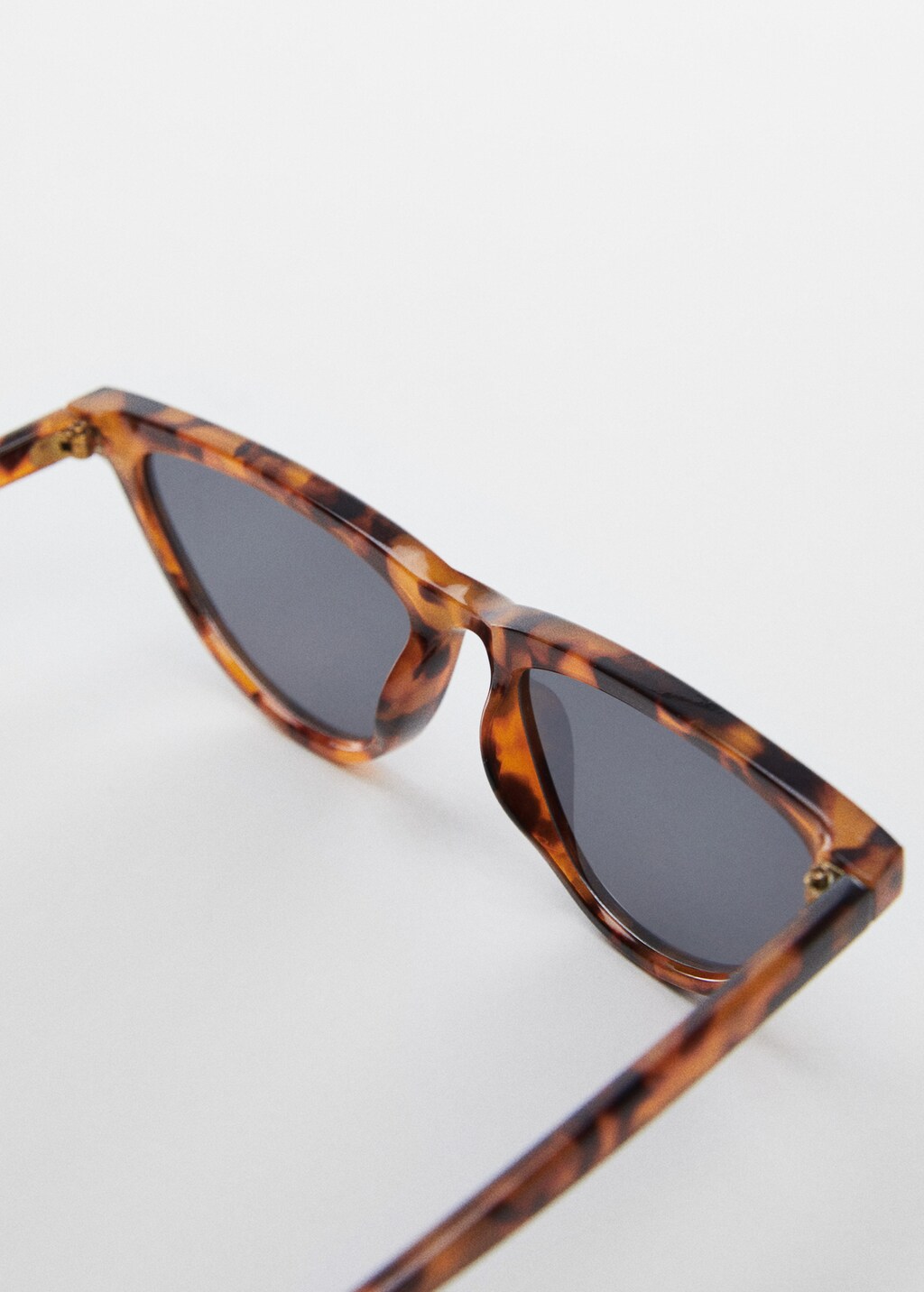 Retro style sunglasses - Details of the article 1