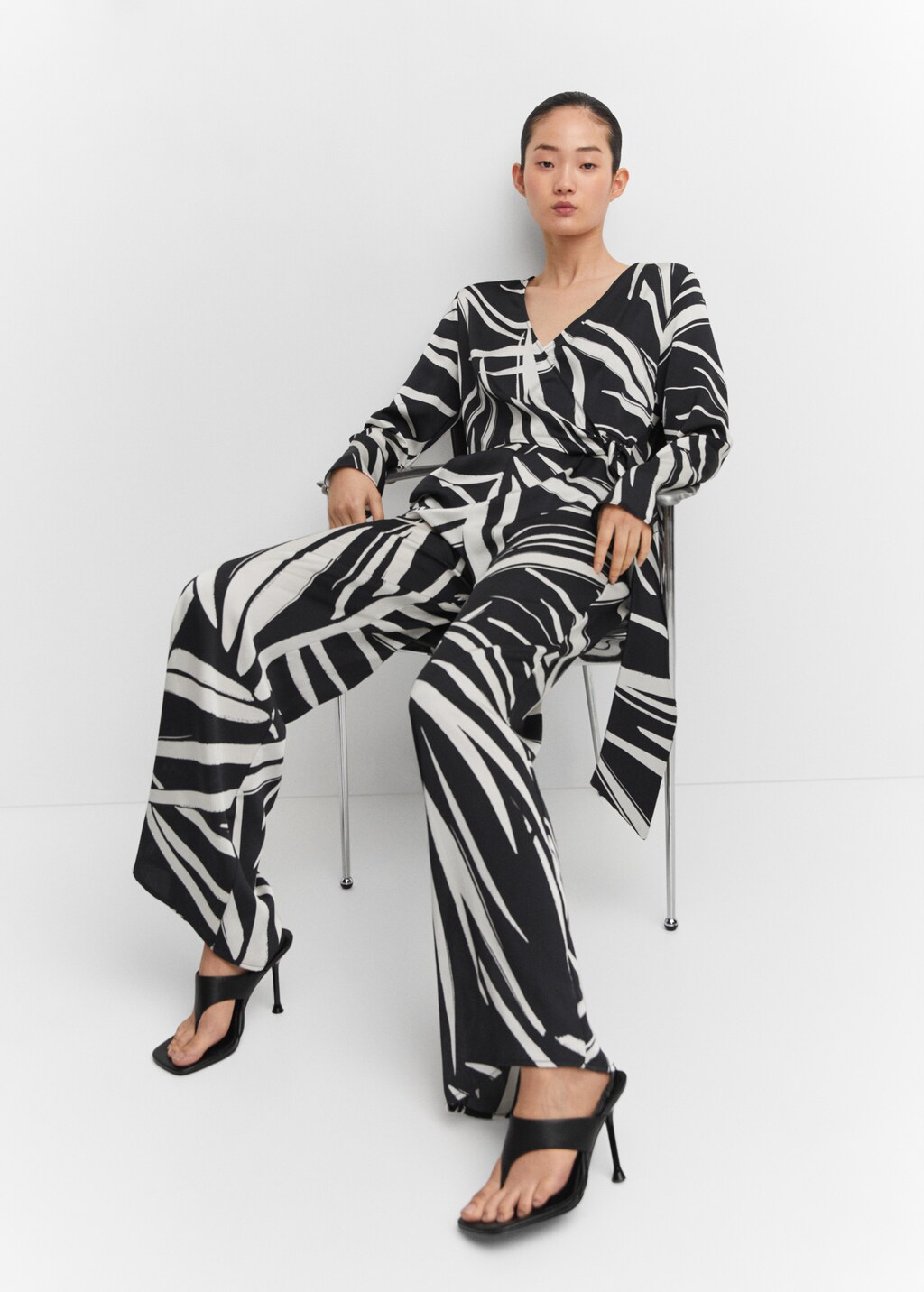 Gekruiste jumpsuit met print - Detail van het artikel 2