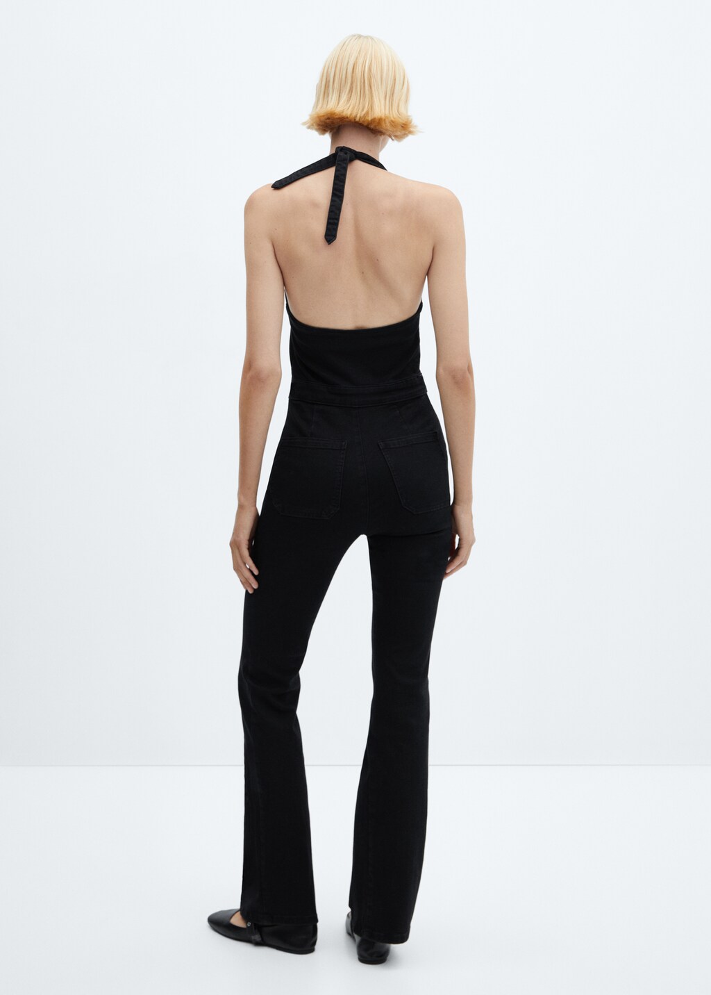 Neckholder-Jumpsuit aus Jeans - Rückseite des Artikels