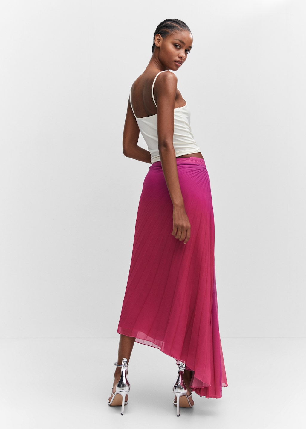 Pleated asymmetric skirt  - Reverse of the article