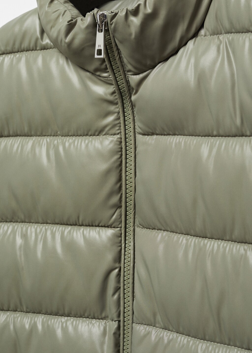 Ultra-light quilted gilet - Details of the article 8