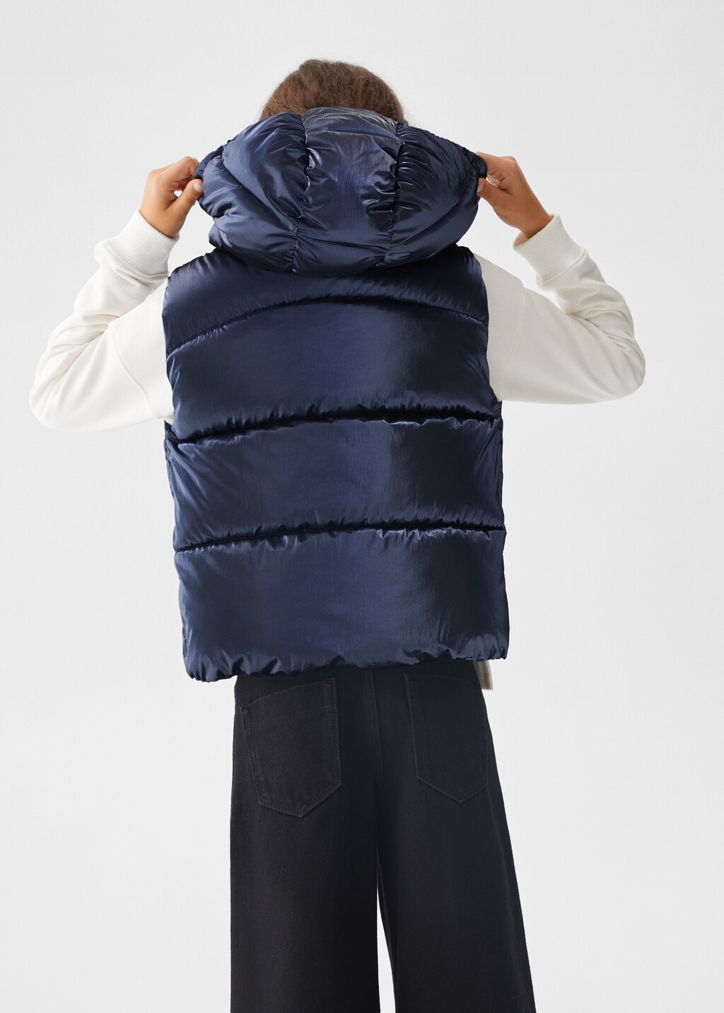 Quilted gilet with hood - Reverse of the article