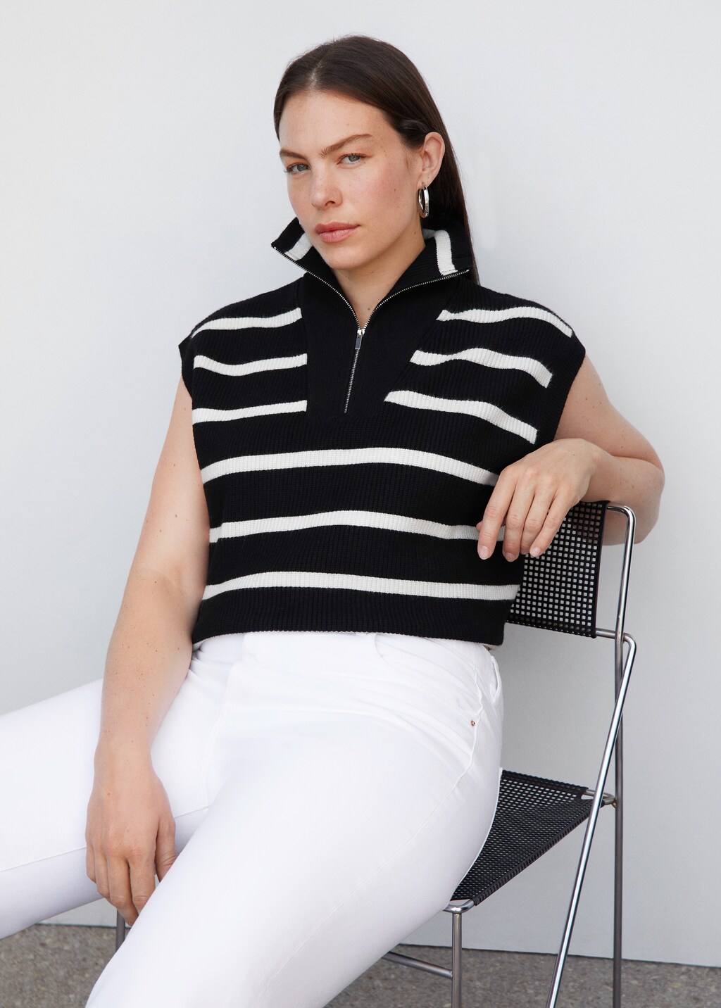 Striped gilet with zip - Details of the article 4