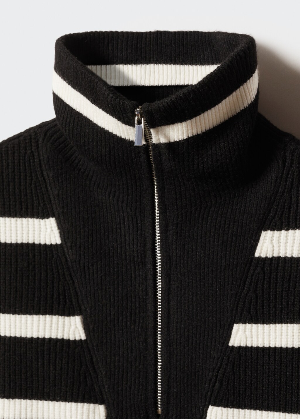 Striped gilet with zip - Details of the article 8