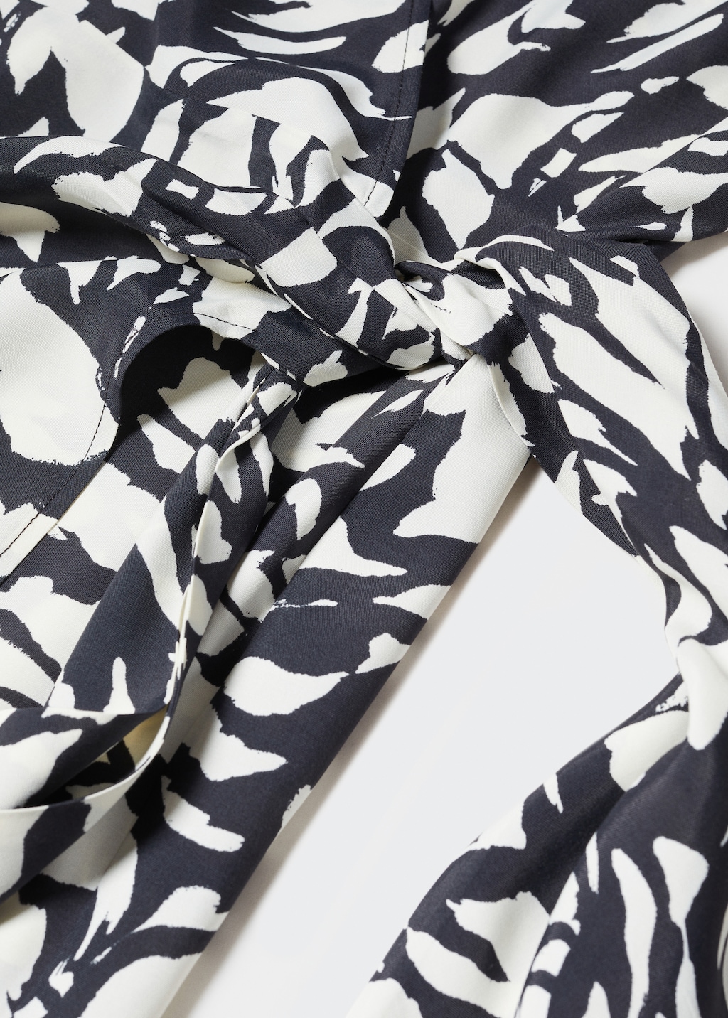 Print wrap dress - Details of the article 8