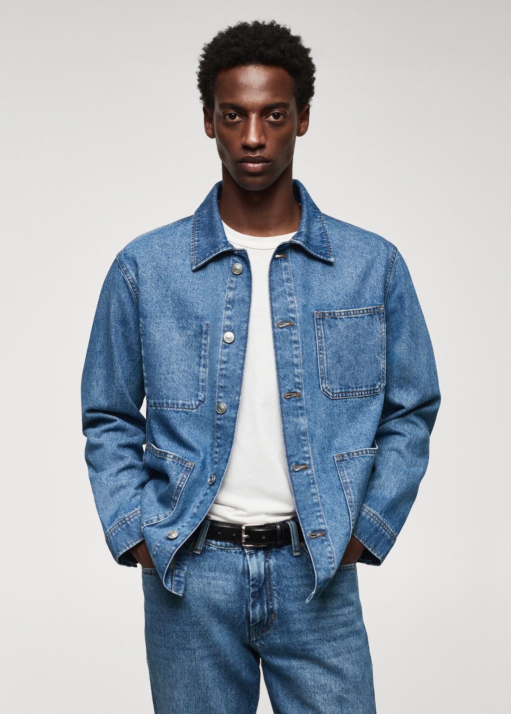 Jeans-Overshirt aus Baumwolle mit Taschen - Mittlere Ansicht