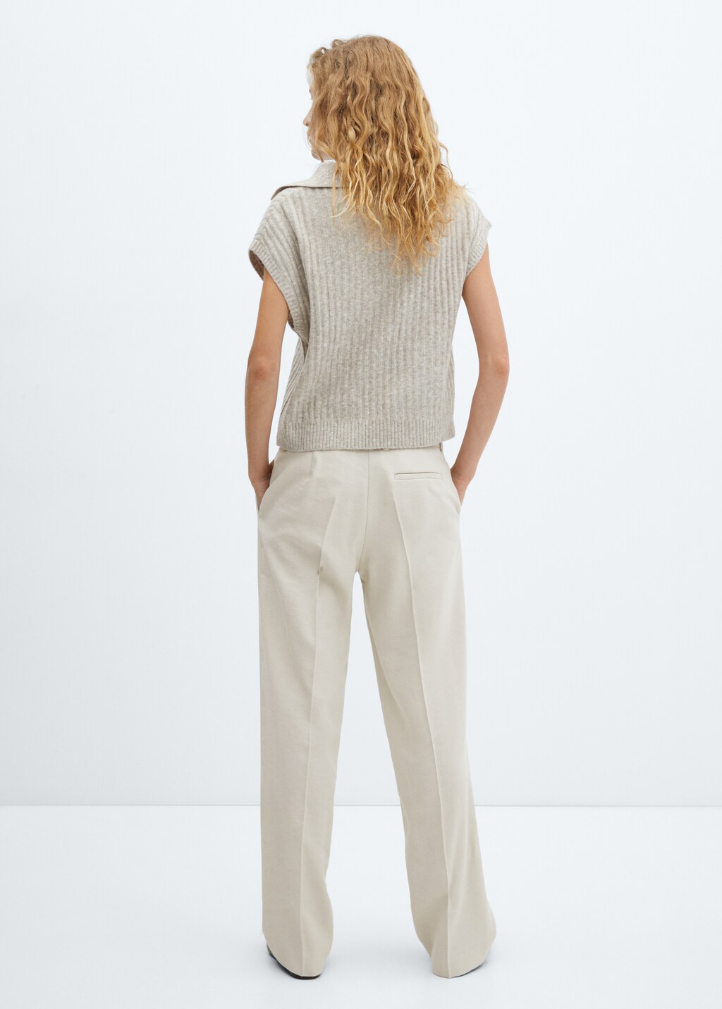 Pleated straight trousers - Reverse of the article