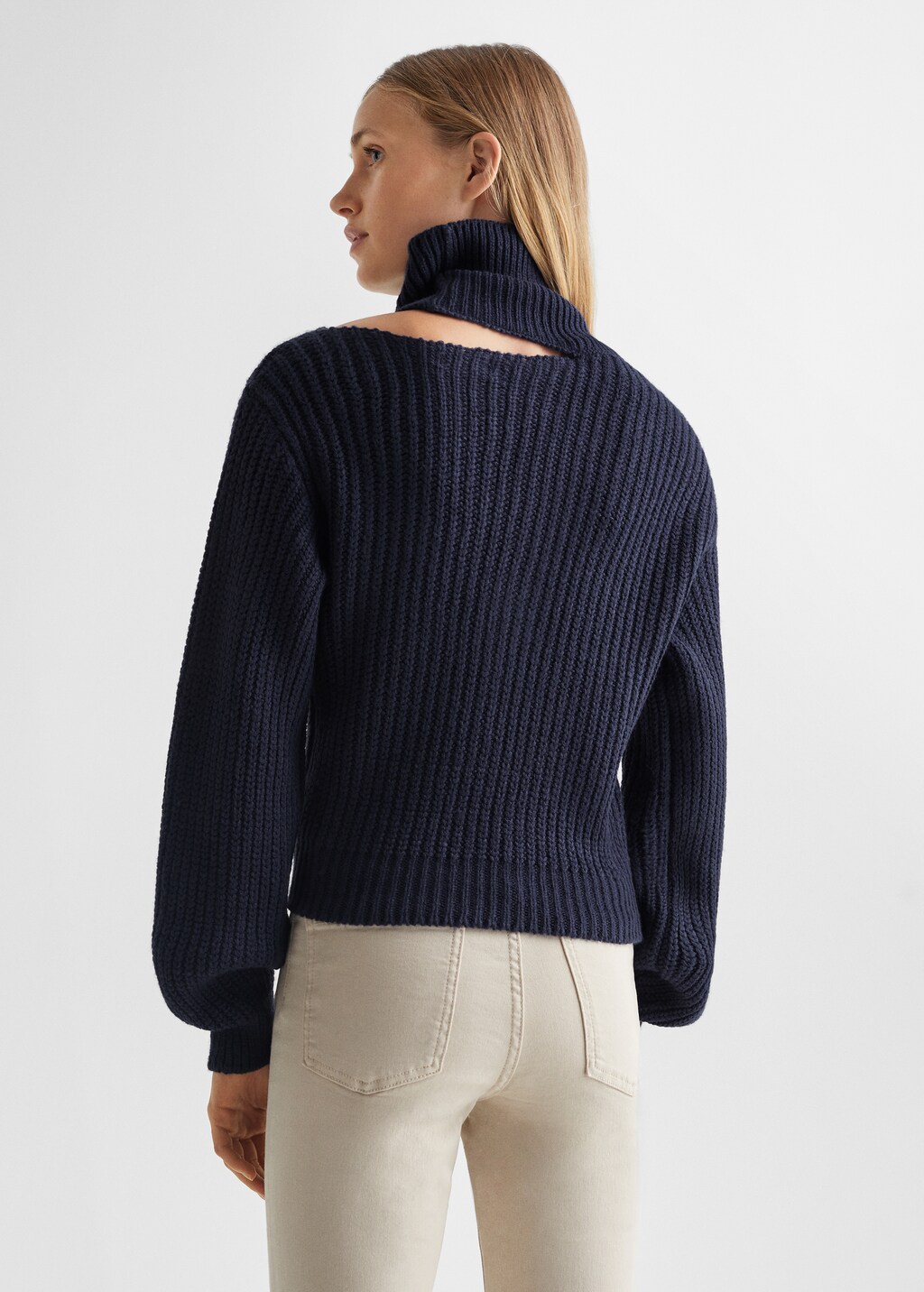 Open-neck sweater - Reverse of the article