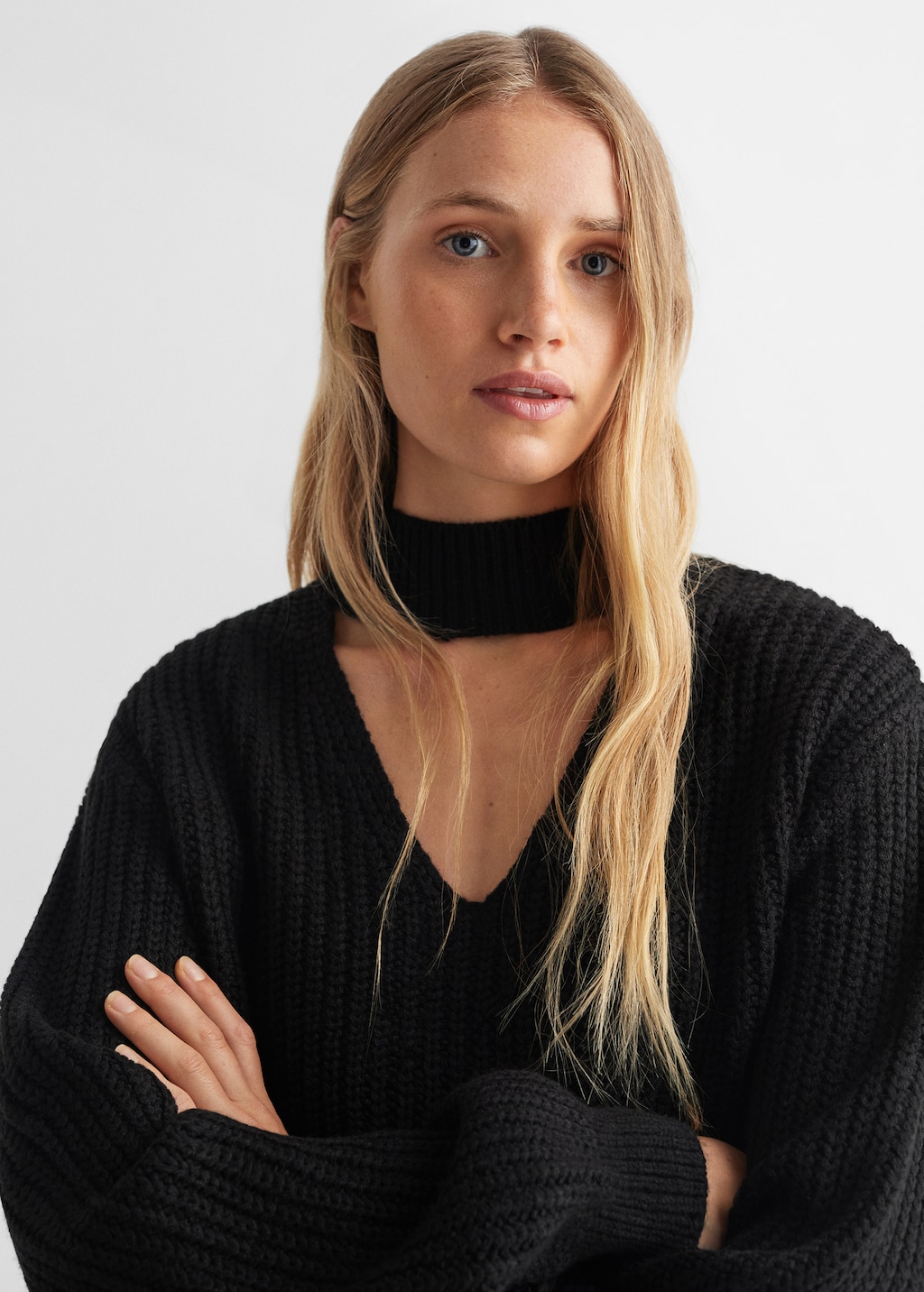 Open-neck sweater - Details of the article 1