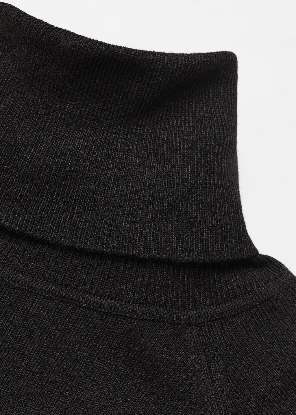 Fine-knit turtleneck sweater - Details of the article 8