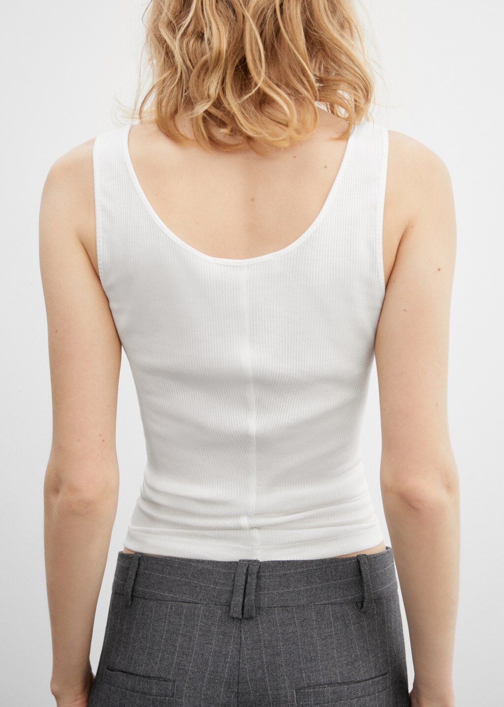 Top with back seam  - Reverse of the article